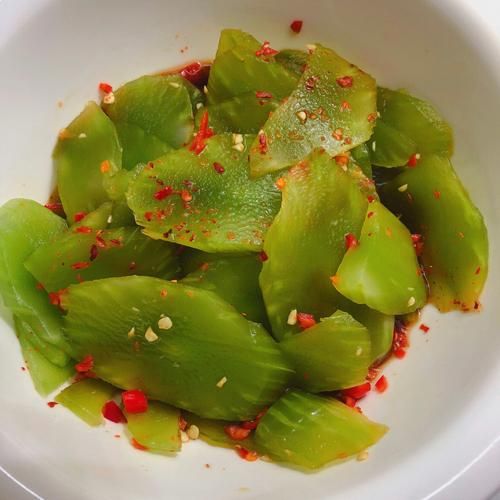 凉拌莴苣怎么做_凉拌莴苣要不要焯水