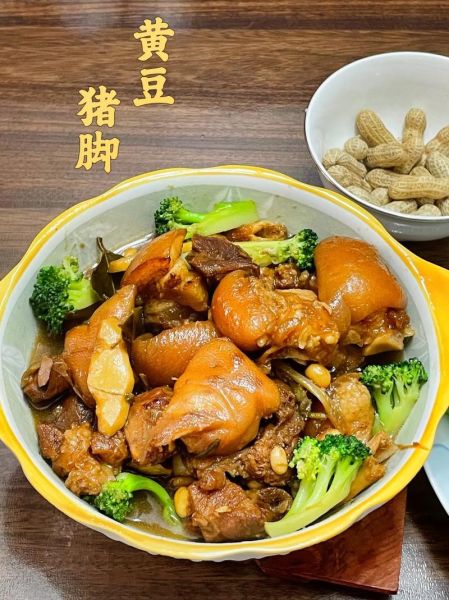 黄豆烧猪脚怎么做_黄豆烧猪脚的家常做法