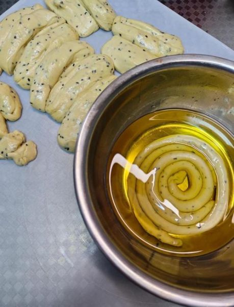 馓子怎么做_家庭自制馓子配方