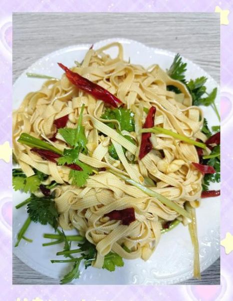 葱油豆腐皮怎么做_豆腐皮焯水还是直接拌