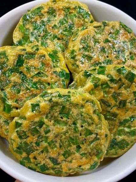 韭菜鸡蛋饼怎么和面_韭菜鸡蛋饼家常做法