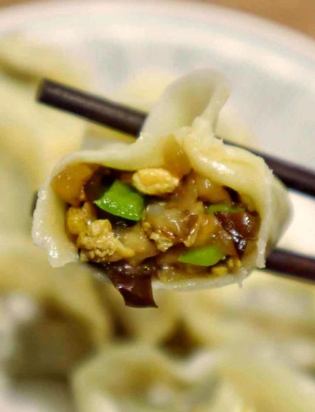 茄子韭菜馅饺子怎么做_茄子韭菜馅饺子怎么调馅