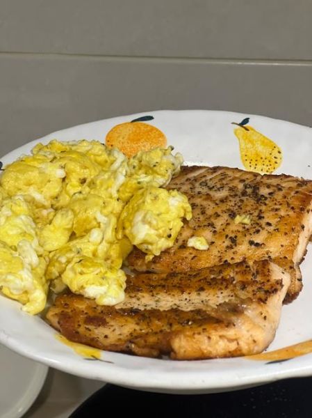 煎三文鱼最简单的做法_三文鱼怎么煎才好吃