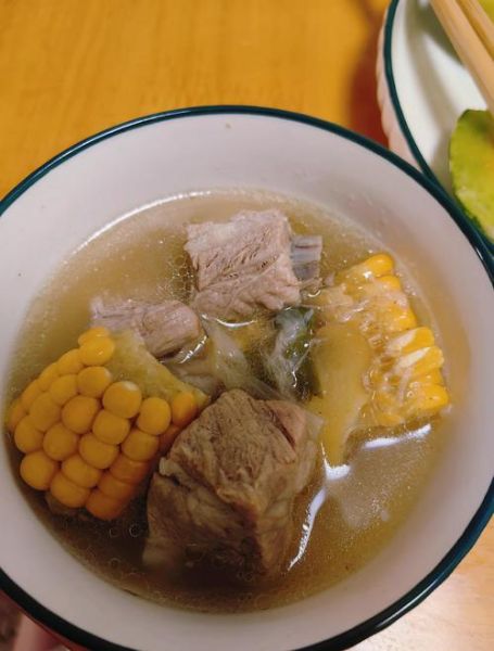 排骨炖玉米怎么做_排骨炖玉米需要焯水吗