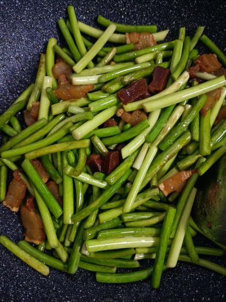 蒜薹炒肉怎么炒才嫩_蒜薹炒肉的家常做法