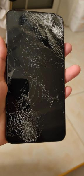 手机摔了一下没事吧_屏幕没碎但出现条纹