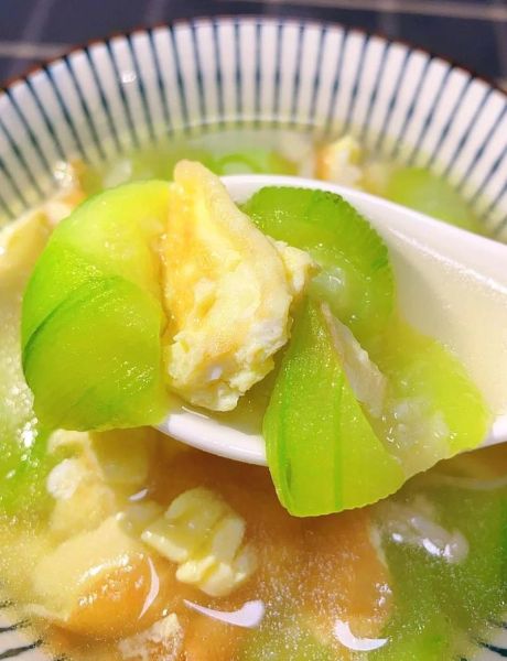 丝瓜怎么炒好吃又不变色_丝瓜汤怎么做好喝又营养