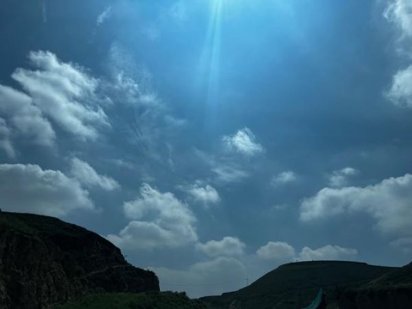 天高云淡是什么意思_天高云淡适合去哪里旅游