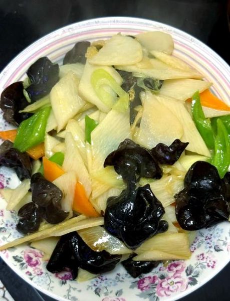 山药炒木耳怎么做_山药炒木耳焯水吗