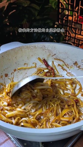 白菜炒粉条怎么炒不粘锅_白菜炒粉条的家常做法