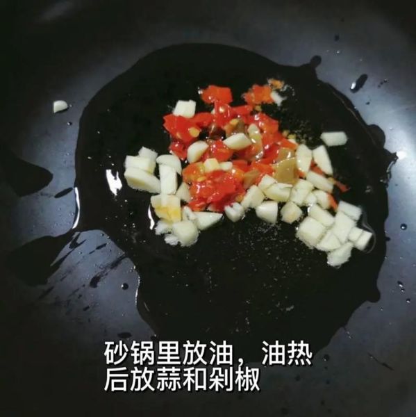 白菜炒粉条怎么炒不粘锅_白菜炒粉条的家常做法
