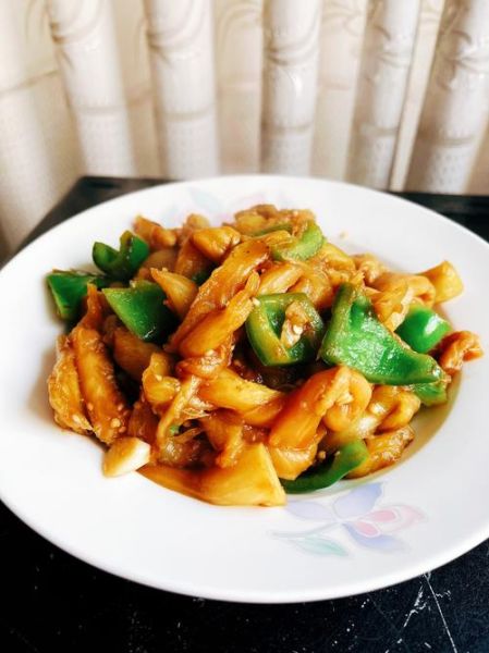 青椒炒茄子怎么做_茄子要不要先焯水