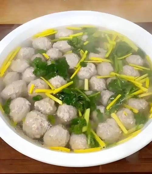水汆丸子汤的家常做法_丸子不散的秘诀