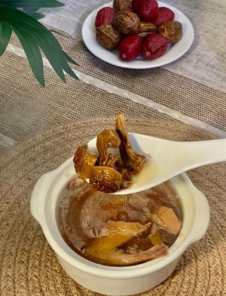 新鲜松茸炖鸡怎么做_松茸炖鸡需要焯水吗