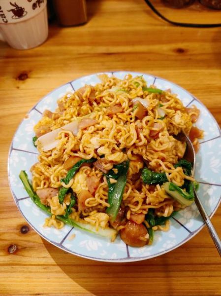 炒方便面怎么炒好吃_炒方便面需要焯水吗