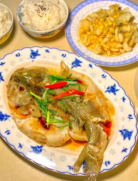 清蒸鲈鱼怎么做_清蒸鲈鱼需要蒸多久