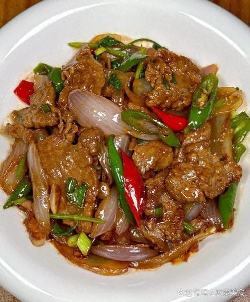 牛肉炒洋葱怎么做才嫩_洋葱炒牛肉需要焯水吗