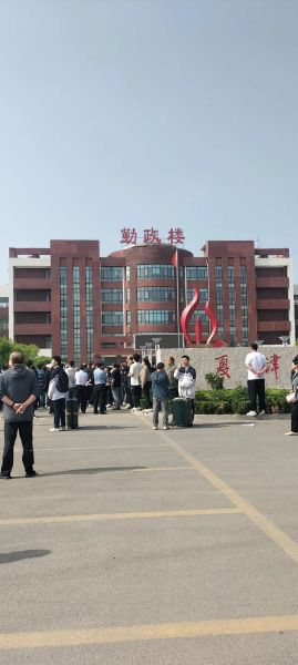 学校大门怎么形容_描写学校大门的优美句子