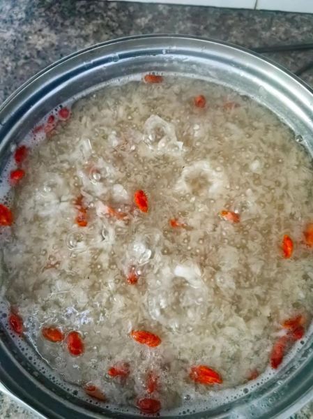 银耳西米露怎么做_银耳西米露要煮多久