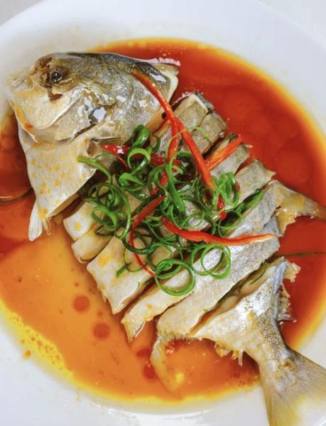 鲳鱼怎么做好吃_清蒸鲳鱼的做法步骤