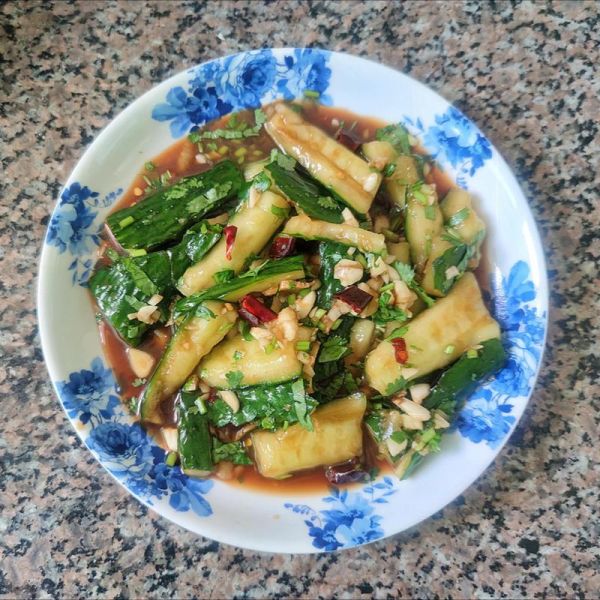 刀拍凉拌黄瓜怎么做_刀拍凉拌黄瓜家常做法