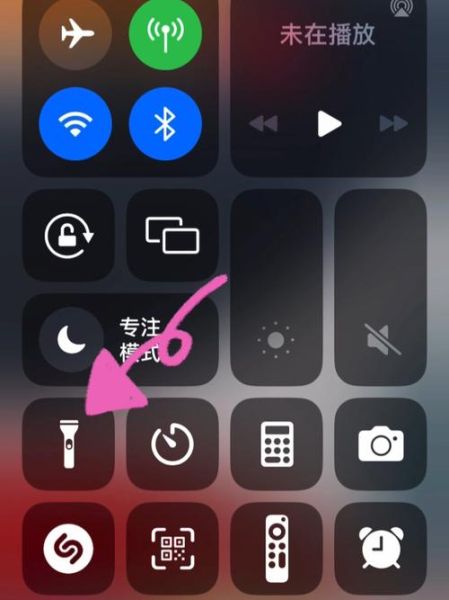 手机电筒在哪里打开_手机电筒怎么开
