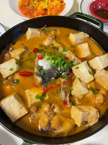草鱼炖豆腐的家常做法_草鱼炖豆腐怎么做好吃又嫩