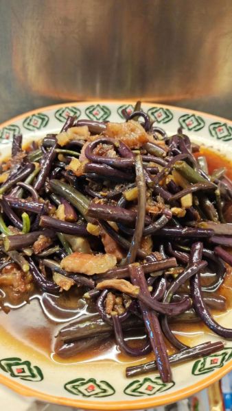 蕨菜怎么焯水去涩_蕨菜炒腊肉家常做法