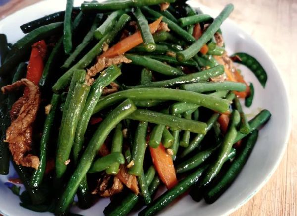 炒豇豆角怎么炒好吃_豇豆角用不用焯水