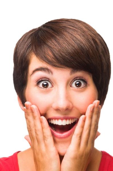 脸上惊喜的表情怎么形容_惊喜瞬间的词语有哪些