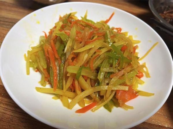 炒三丝的家常做法_炒三丝用什么配菜