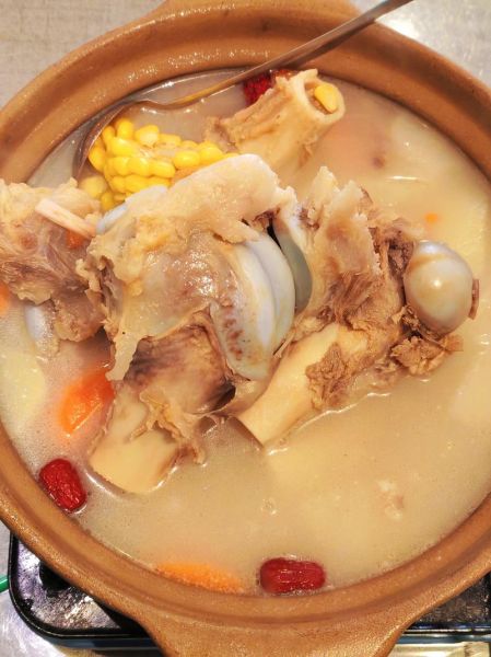 骨头汤怎么熬才白_骨头汤熬多久最好喝