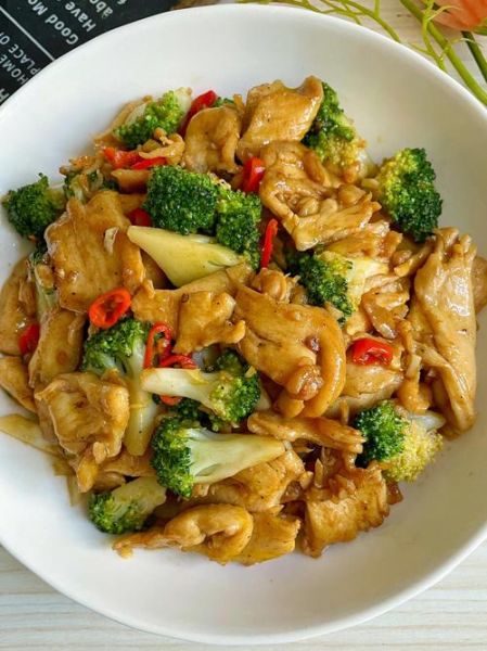 肉炒西兰花怎么炒才嫩_家常做法步骤