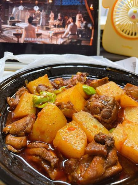 鸡肉炖土豆怎么做好吃_鸡肉炖土豆的家常做法