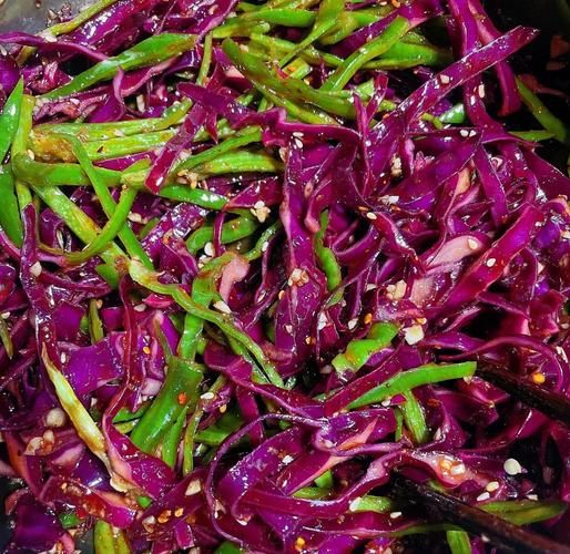 紫甘蓝凉拌怎么做好吃_紫甘蓝凉拌要不要焯水