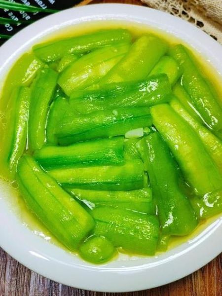 清炒丝瓜怎么做不黑_丝瓜炒多久才脆嫩