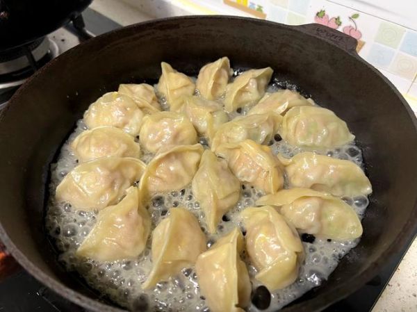 煎饺怎么煎_煎饺的做法步骤