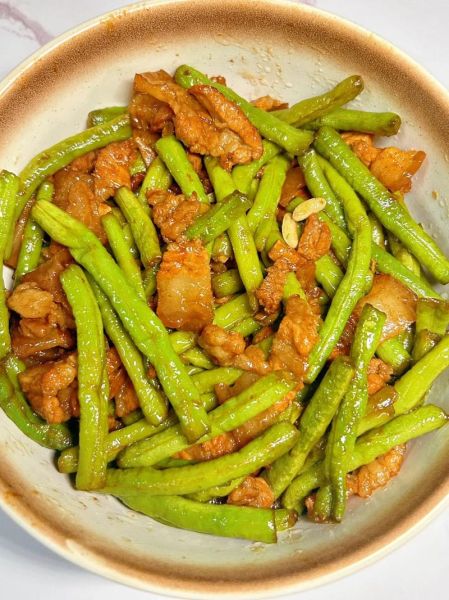 长豆角炒肉怎么炒才好吃_长豆角炒肉用焯水吗
