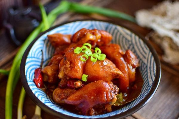 红烧猪脚怎么做_红烧猪脚最正宗的做法