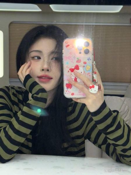 自拍怎么拍才可爱_自拍可爱表情怎么做