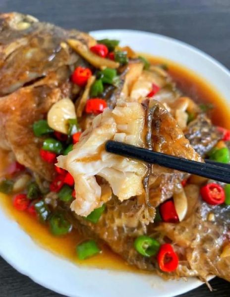 红烧鲫鱼怎么做好吃_家常红烧鲫鱼做法步骤