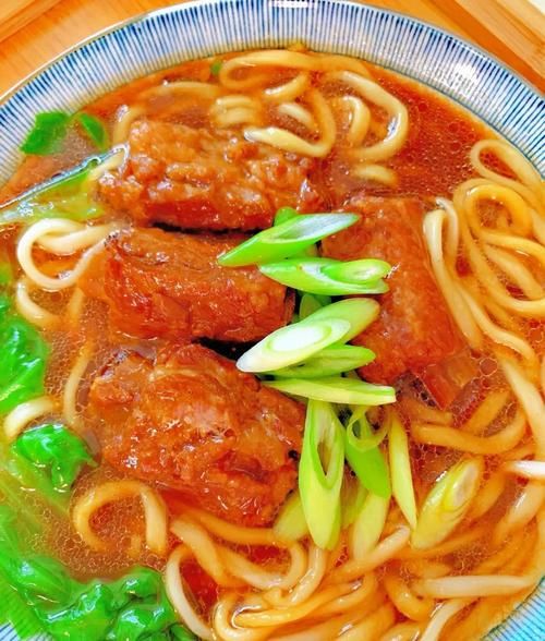 红烧排骨面怎么做_红烧排骨面汤头秘诀