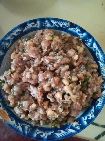 韭菜香菇饺子馅怎么调好吃_韭菜香菇饺子馅做法窍门