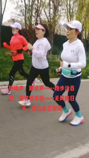 脚步声音词语有哪些_如何用拟声词描写脚步声