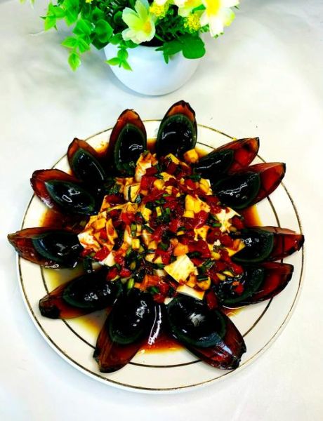 皮蛋豆腐凉拌怎么做_皮蛋豆腐凉拌需要焯水吗