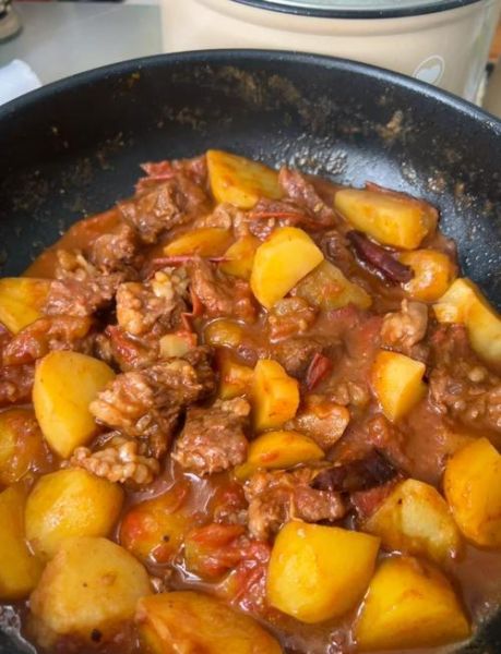 西红柿土豆炖牛肉怎么做_炖多久才软烂