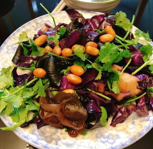 紫甘蓝怎么炒好吃_紫甘蓝凉拌做法大全