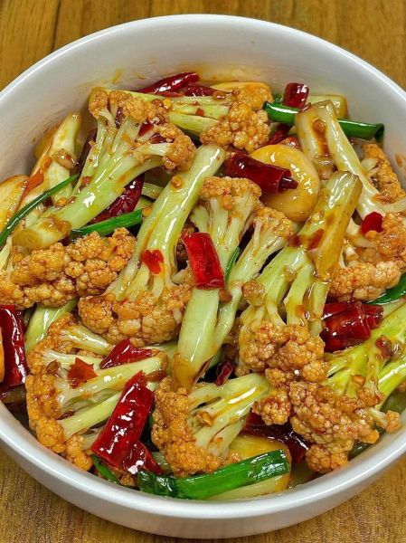 菜花怎么炒好吃_家常菜花做法大全