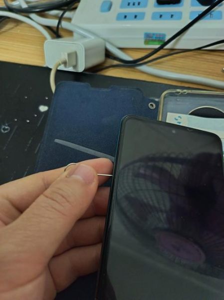 手机sim卡槽怎么打开_取卡针丢了怎么办