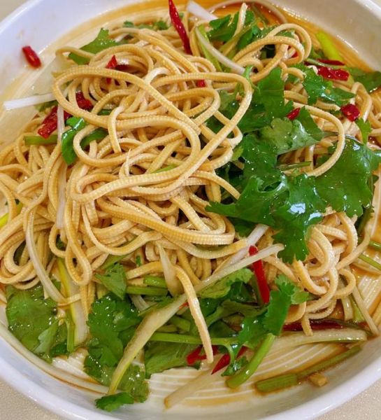 炝拌干豆腐怎么做好吃_炝拌干豆腐需要焯水吗